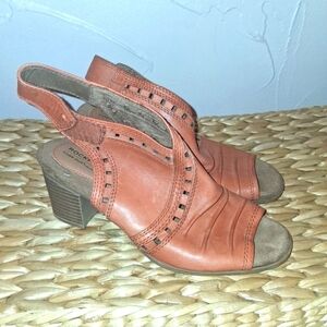 ROCKPORT 2-1/2 inch Leather Heels in Cognac Cobb Hill Collection Size 8